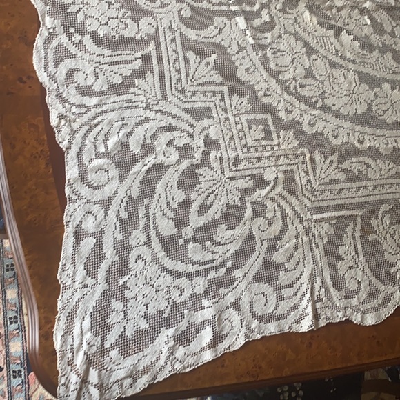Heirloom handmade filet lace tablecloth - Picture 4 of 5